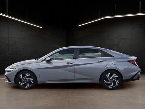 Used 2025 Hyundai Elantra SEL FWD image 4