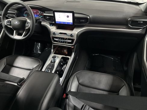 Used 2024 Ford Explorer XLT w/ Equipment Group 202A image 12