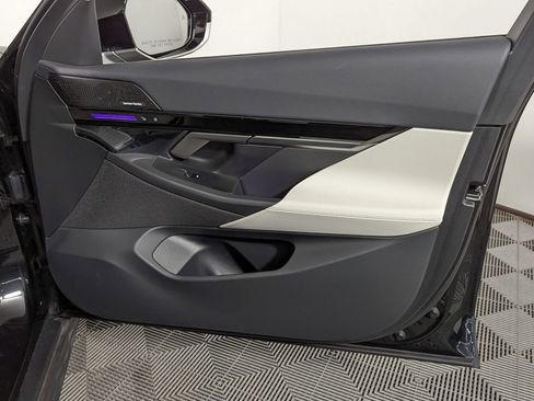 Used 2025 BMW 530i xDrive image 29