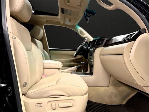 Used 2011 Lexus LX 570 4WD w/ Luxury Pkg image 13