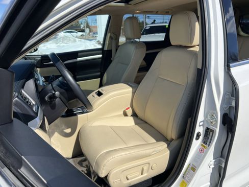 Used 2015 Toyota Highlander XLE image 13