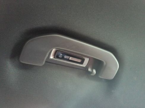 Used 2024 Mercedes-Benz GLC 300 SUV w/ Driver Assistance Package image 31