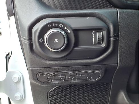 Used 2024 Jeep Wrangler Unlimited Rubicon AWD/4WD image 4