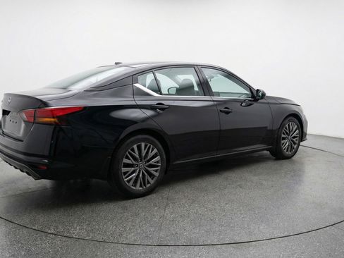 Used 2025 Nissan Altima 2.5 SV FWD image 9