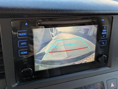 Used 2015 Toyota Sienna LE image 7