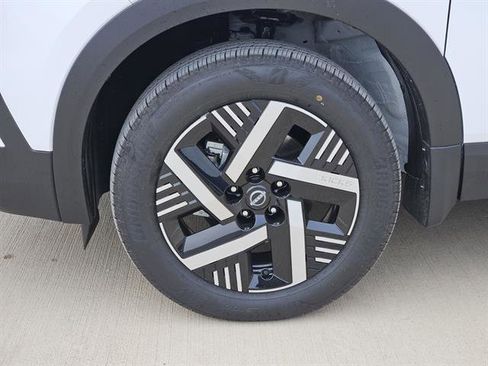 Used 2026 Nissan Kicks SV image 7