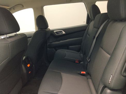 Used 2020 Nissan Pathfinder S FWD image 17