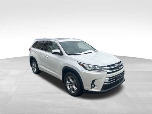 Used 2017 Toyota Highlander Limited image 23