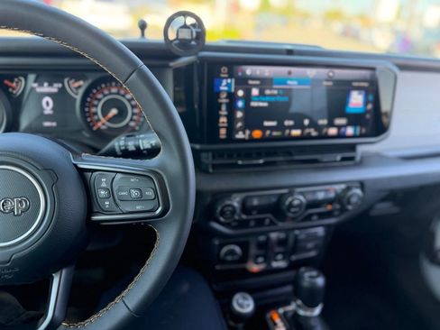 Used 2025 Jeep Wrangler Sport AWD/4WD image 8