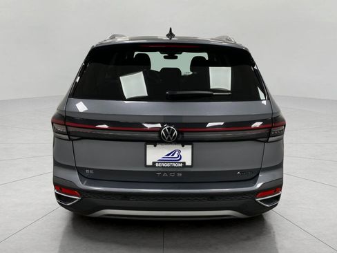 Used 2025 Volkswagen Taos SE AWD/4WD image 5