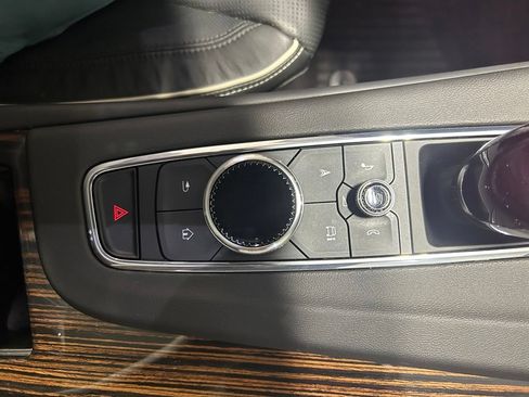 Used 2023 Cadillac Escalade Premium Luxury AWD/4WD image 34