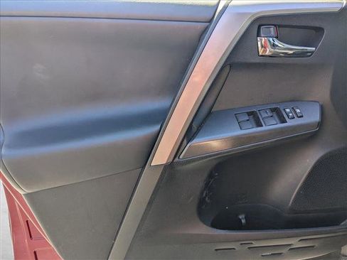 Used 2018 Toyota RAV4 XLE image 9