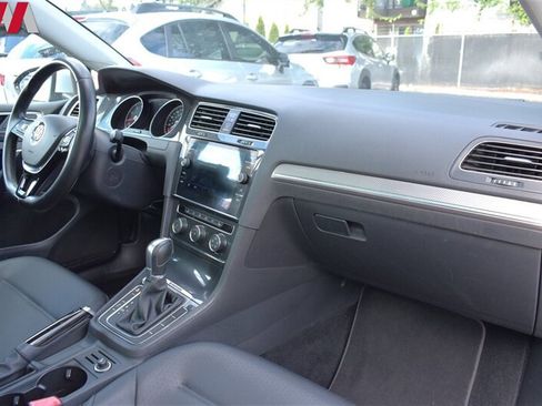 Used 2018 Volkswagen Golf Alltrack SE AWD/4WD image 12