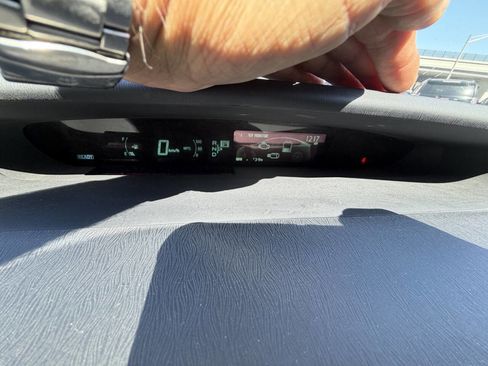 Used 2015 Toyota Prius Three image 18