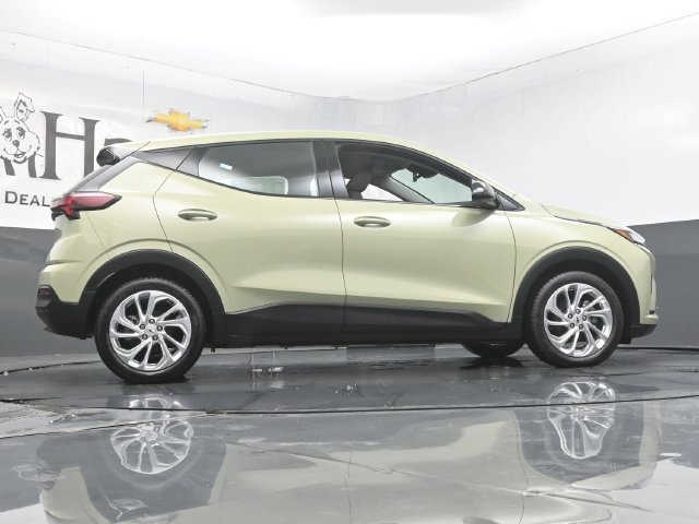 New 2027 Chevrolet Bolt LT w/ Comfort Package FWD image 32