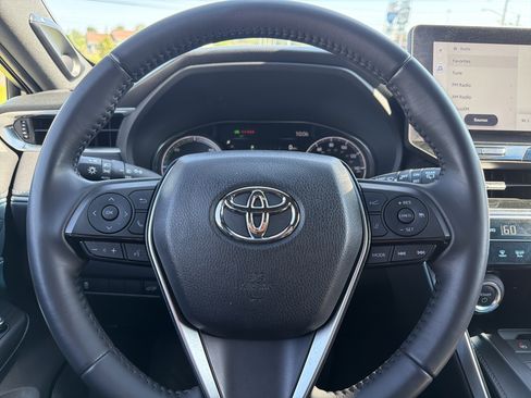 Used 2023 Toyota Venza XLE AWD/4WD image 13