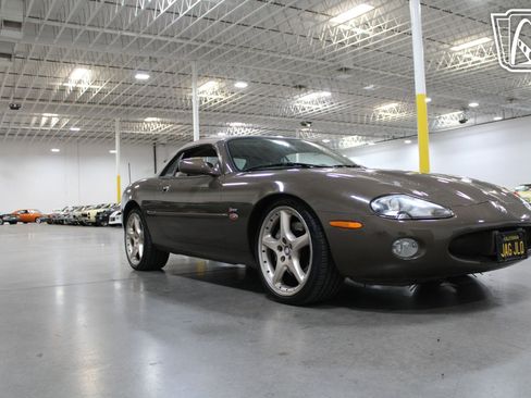 Used 2001 Jaguar XK8 Convertible image 29
