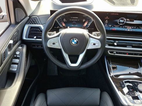 Used 2025 BMW X7 xDrive40i w/ Premium Package image 13