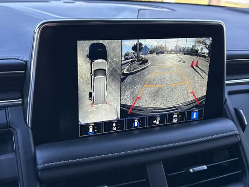 Used 2022 GMC Yukon SLT w/ SLT Luxury Package image 28