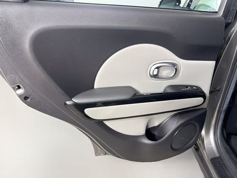 Used 2017 Kia Soul + w/ Primo Package FWD image 26