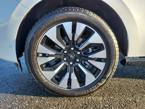 Used 2025 Ford Expedition Platinum w/ Driver's Package image 12