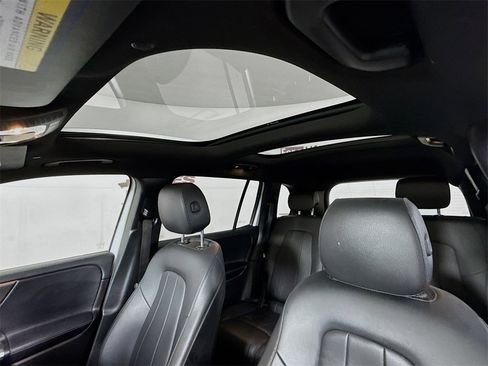 Used 2020 Mercedes-Benz GLB 250 4MATIC w/ Premium Package image 10