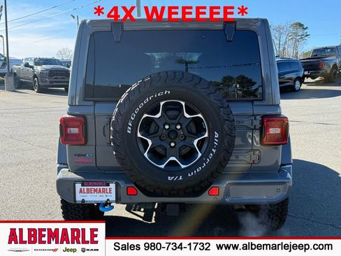 Used 2022 Jeep Wrangler Unlimited Sahara AWD/4WD image 4