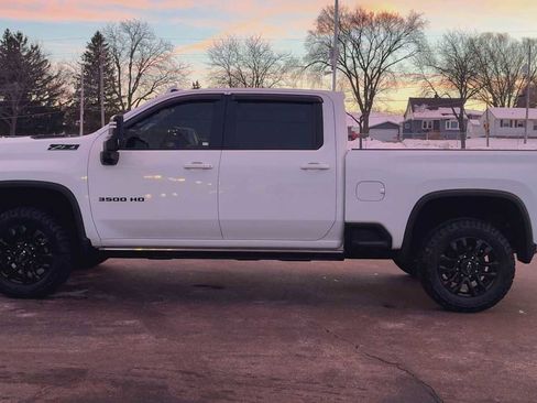 Used 2025 Chevrolet Silverado 3500 LTZ image 5