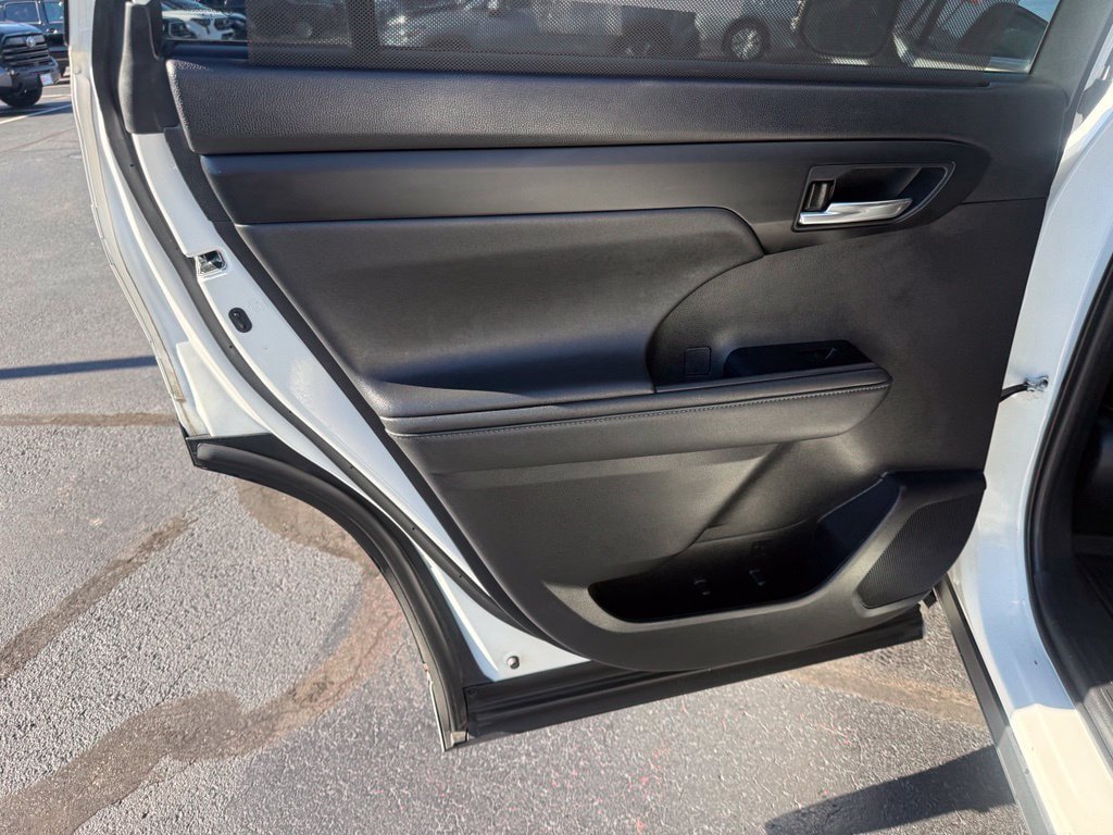 Certified 2021 Toyota Highlander XSE AWD/4WD image 16