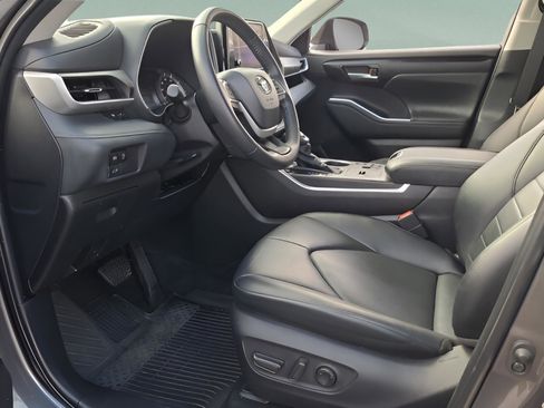 Certified 2024 Toyota Highlander XLE image 15