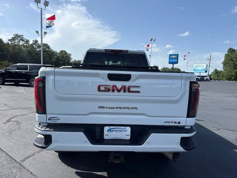 Used 2024 GMC Sierra 2500 AT4 w/ AT4 Premium Plus Package AWD/4WD image 4