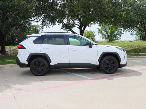 Used 2019 Toyota RAV4 LE FWD image 8