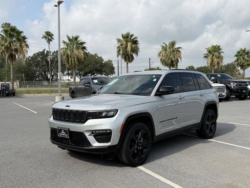 Used 2024 Jeep Grand Cherokee Limited w/ Black Appearance Package RWD image 19