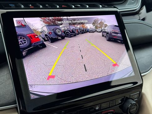 Used 2022 Jeep Grand Cherokee Limited 4xe image 28