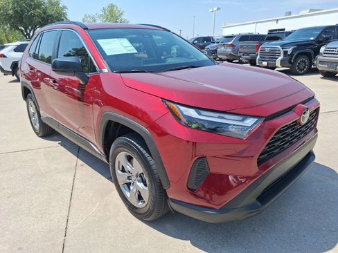 Used 2025 Toyota RAV4 LE AWD/4WD image 8