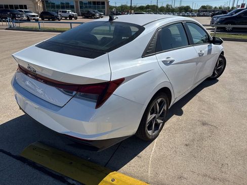 Used 2023 Hyundai Elantra SEL w/ Convenience Package image 11