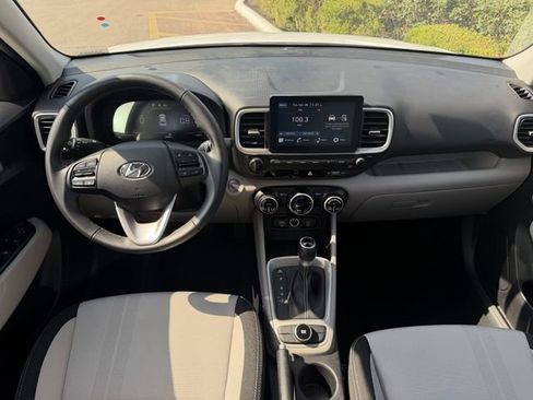 Used 2025 Hyundai Venue SEL FWD image 9