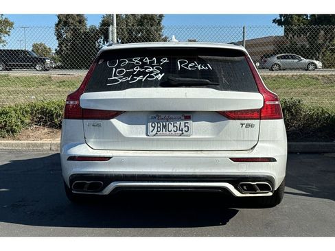 Used 2020 Volvo V60 T6 R-Design image 4