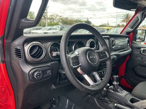 Used 2023 Jeep Gladiator Overland image 10