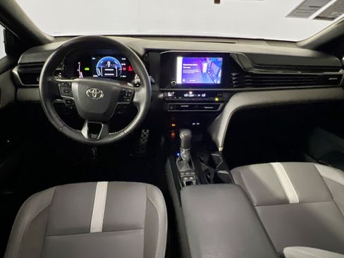 Used 2025 Toyota Camry SE FWD image 30
