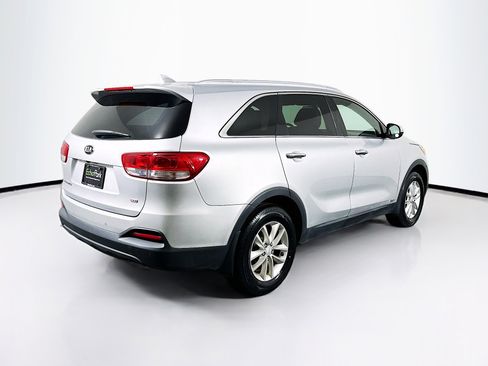 Used 2016 Kia Sorento LX w/ LX Convenience Package image 9