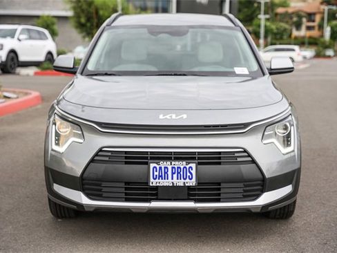 New 2025 Kia Niro EX image 3