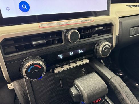 Used 2024 Toyota Tacoma TRD Sport image 19