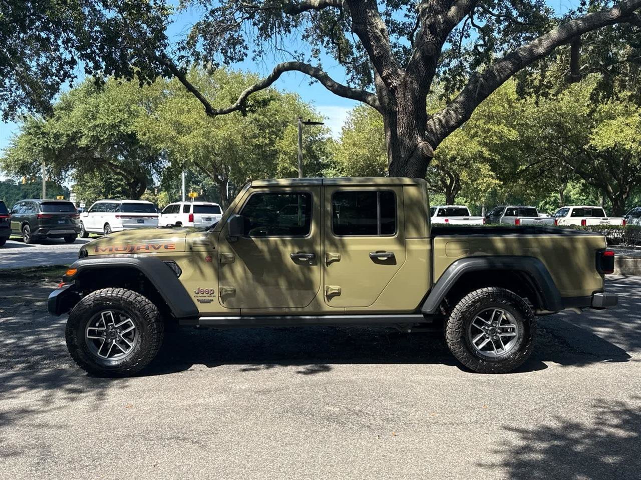Used 2025 Jeep Gladiator Mojave w/ Convenience Group AWD/4WD image 2