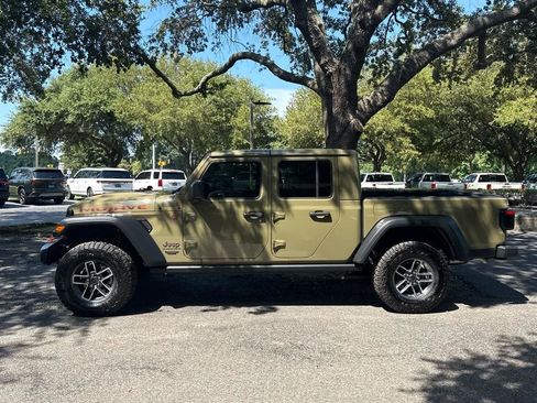 Used 2025 Jeep Gladiator Mojave w/ Convenience Group AWD/4WD image 2