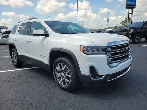Used 2023 GMC Acadia SLT FWD image 3