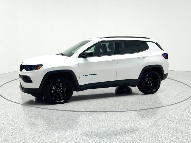 Used 2026 Jeep Compass Latitude AWD/4WD image 2