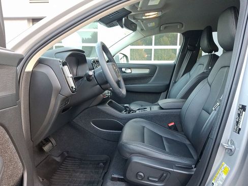 Certified 2024 Volvo XC40 B5 Core image 13