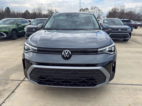 New 2026 Volkswagen Taos SE FWD image 2