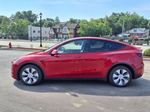 Used 2023 Tesla Model Y Long Range AWD/4WD image 30